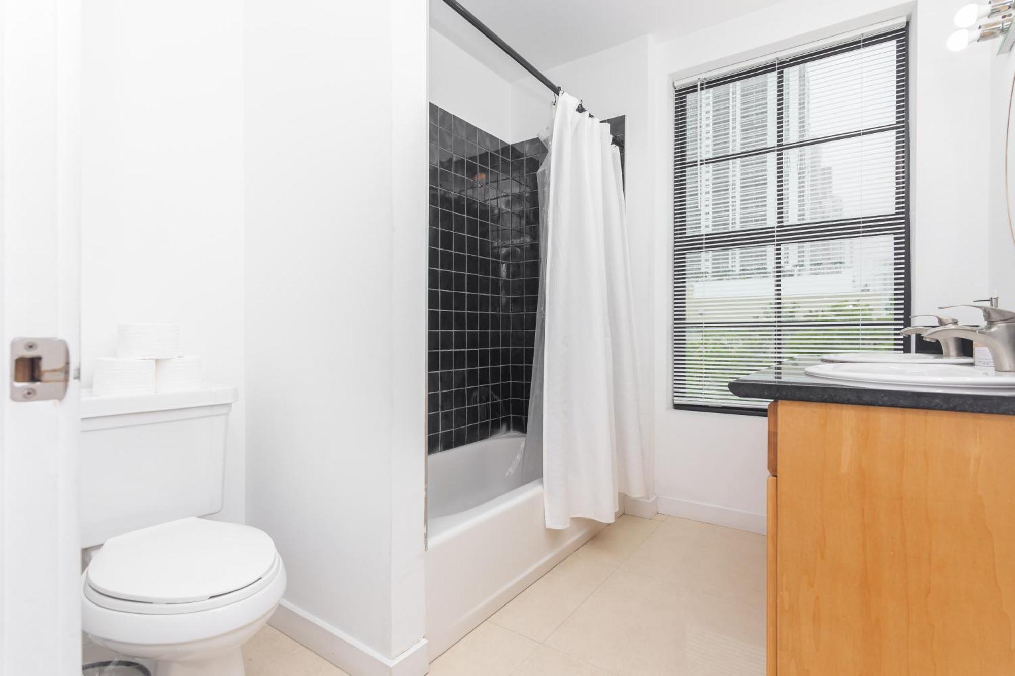 Apartment Downtown 2 Bedrooms *